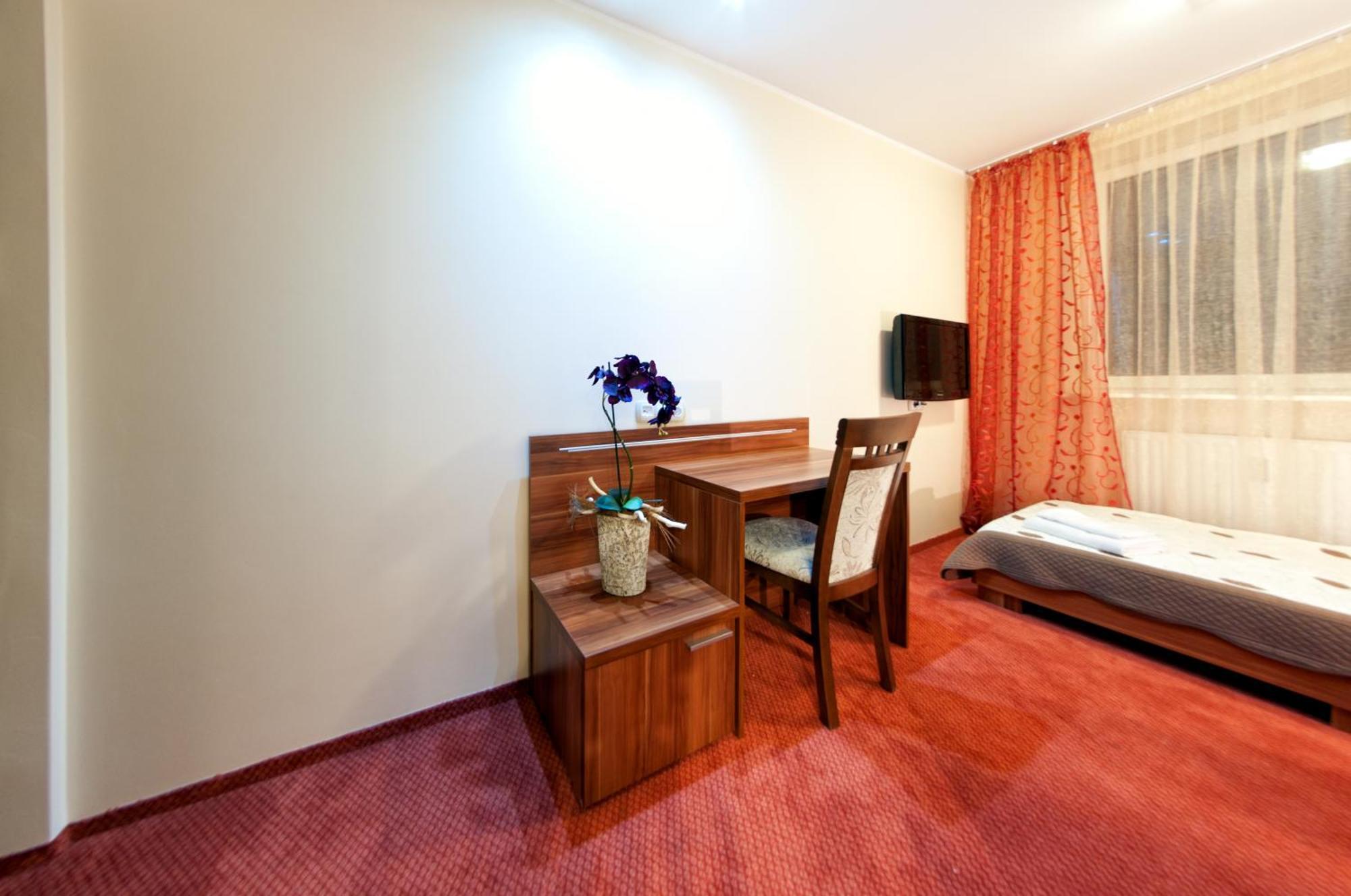 Hotel-24 Płock Habitación foto