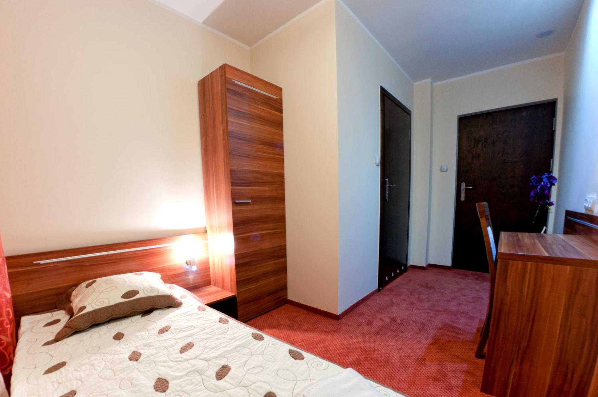 Hotel-24 Płock Habitación foto